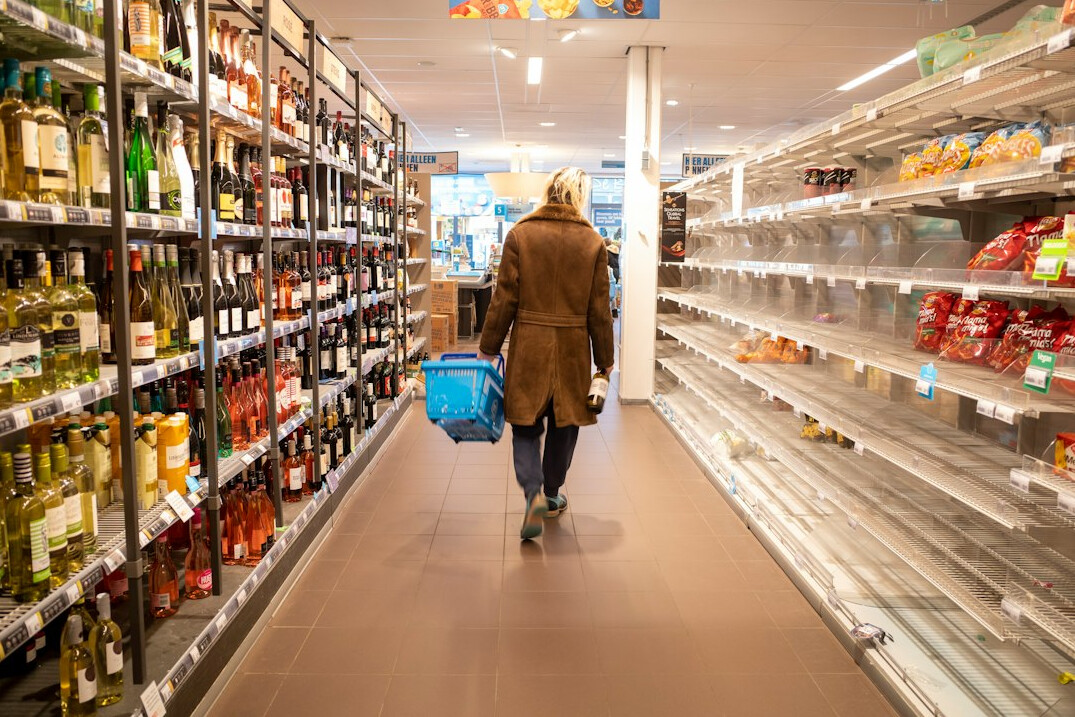 store detective in supermarket